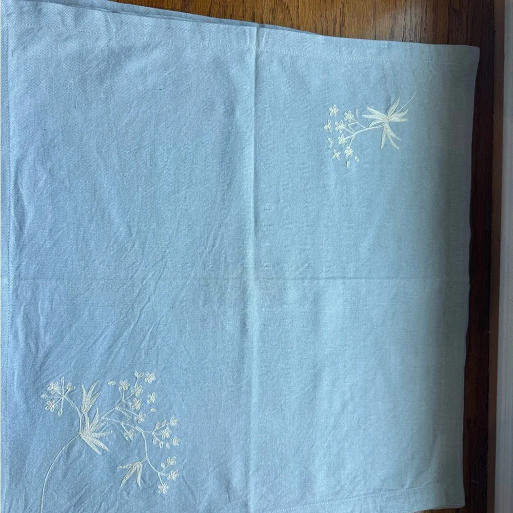 Crate & Barrel set of 4 Floral Embroidered Napkins Light Blue